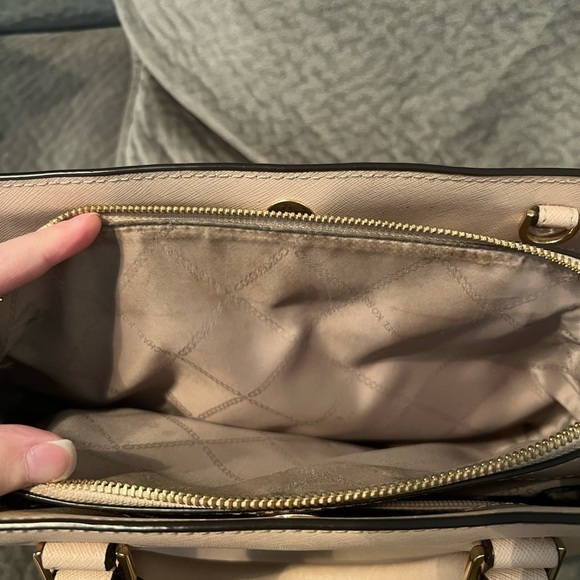 Michael Kors purse - Picture 3 of 10